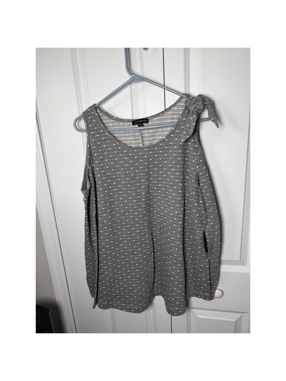 Lane Bryant Gray & White Polka Dot Cold Shoulder Long Sleeve Tee 18